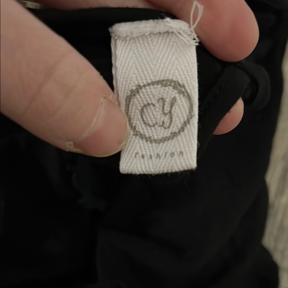 CY Fashion Black Crochet Romper - Picture 5 of 5